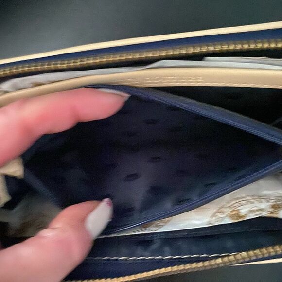 Vintage Juicy Couture wallet. Has Juicy tissue paper light wear on front - Picture 4 of 5